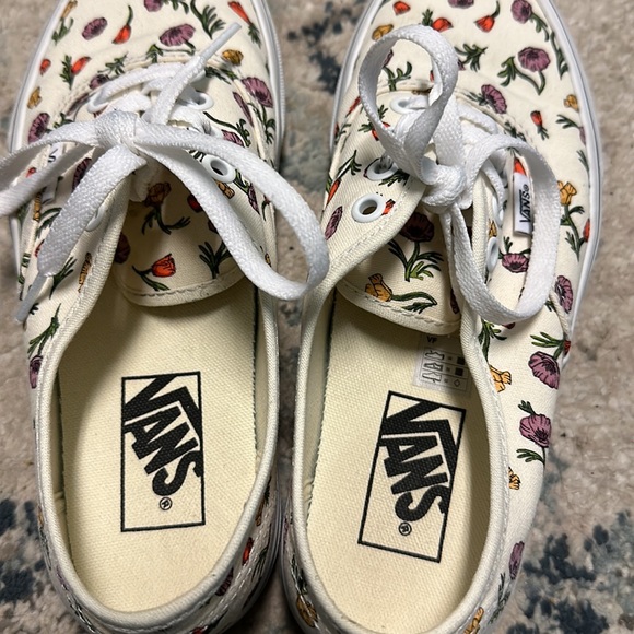 Vans - Picture 5 of 7